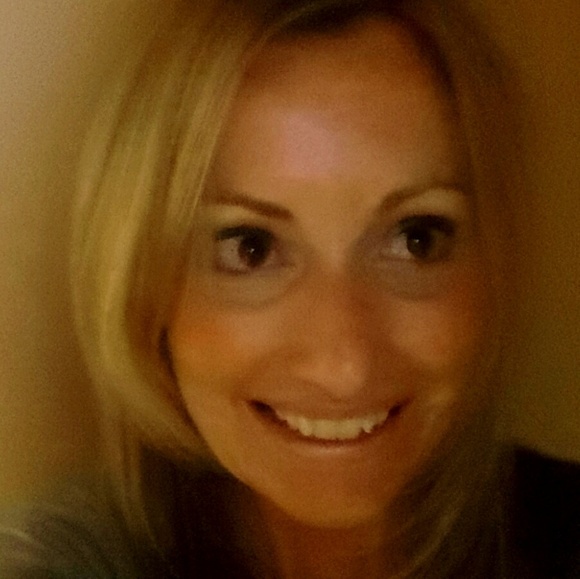 Meet your Posher, Stephanie - Picture 4 of 4