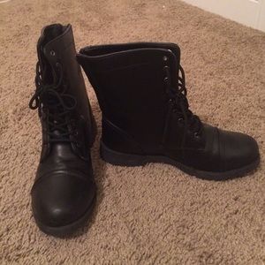 Combat boots