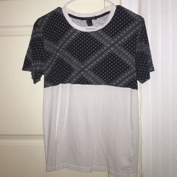 Black and white bandana pattern tee