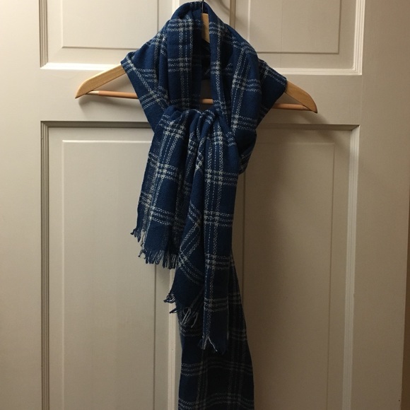 ❤️ j Crew Scarf