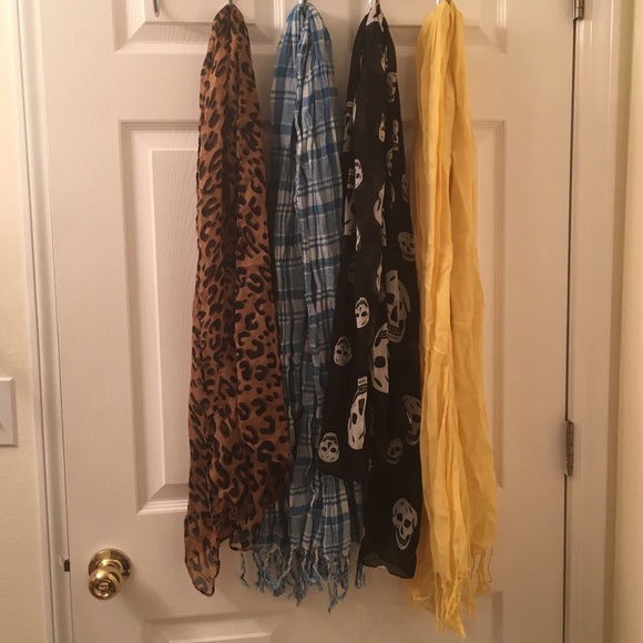 4 WOMEN SCARFS LOT