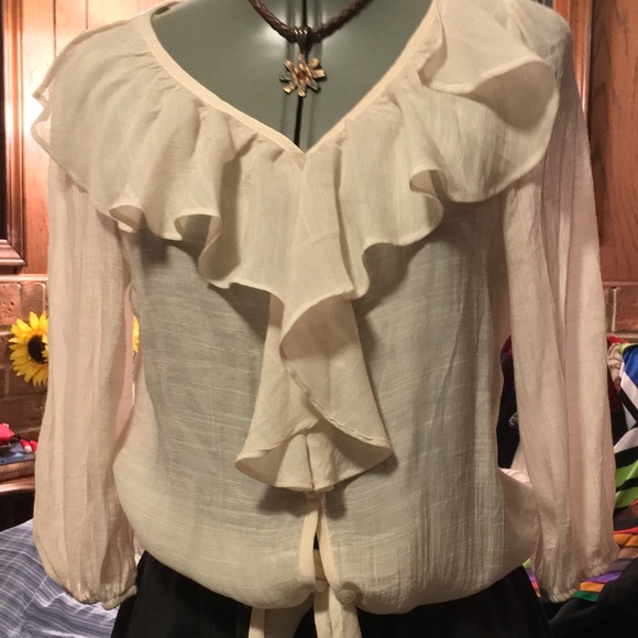 Romantic & Soft, Tie Front Top by Pearl. Size S