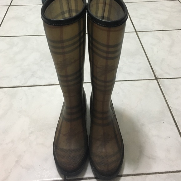 Used Burberry rain boots in size 5