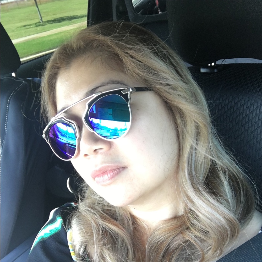 Meet your Posher, Joy