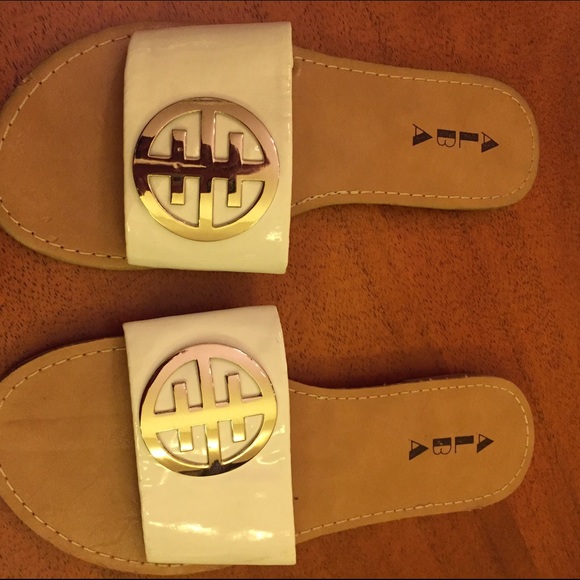 Alba sandals - never worn. ($5 or 2 items for $9)