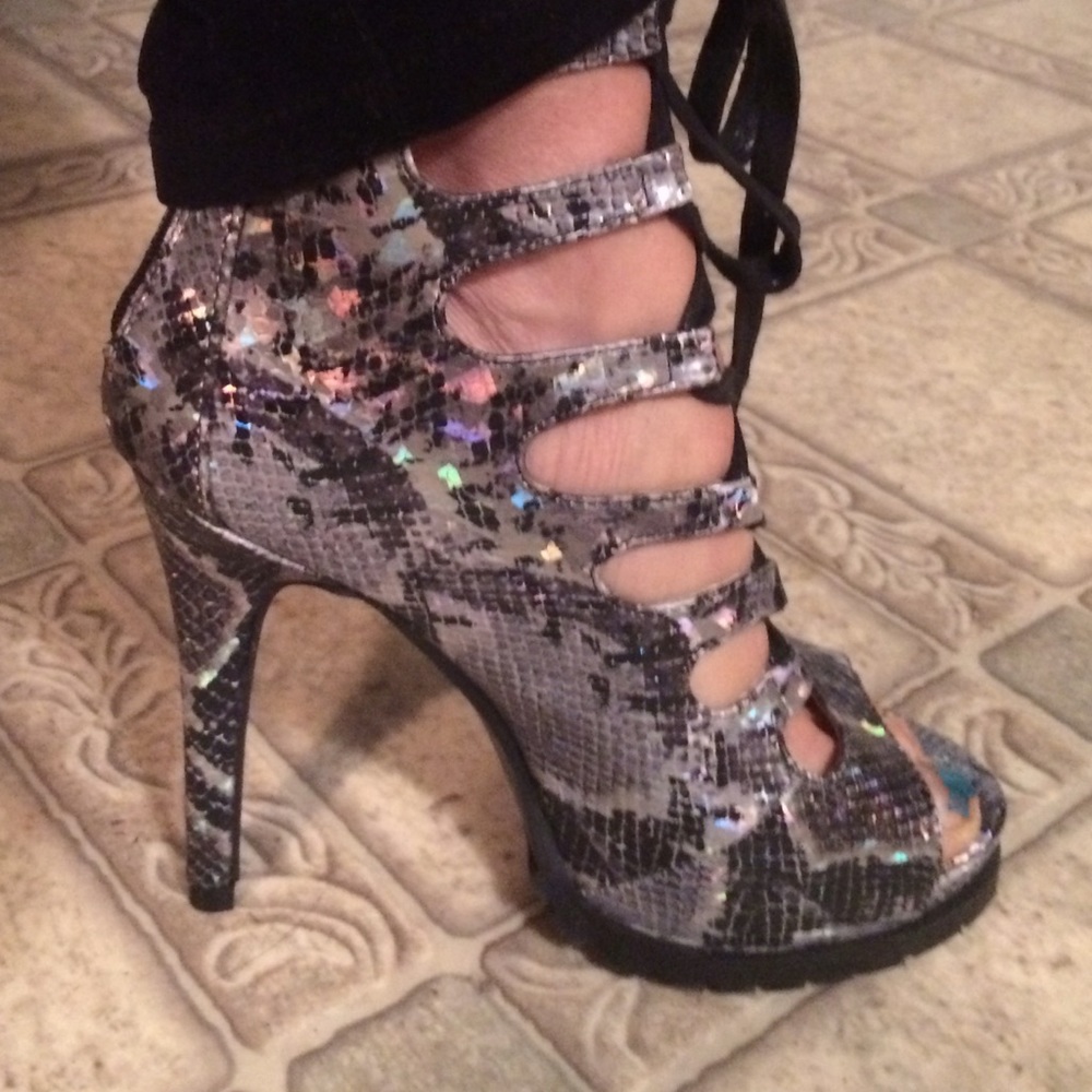 Snake skin heels. Excellent condition size 8