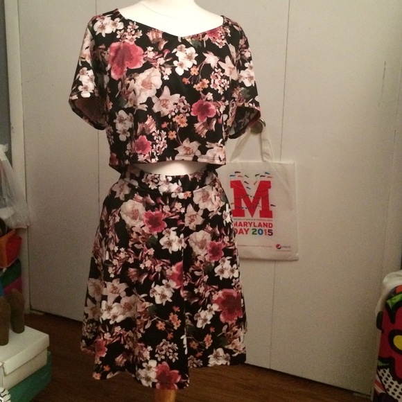 Two piece skirt set
