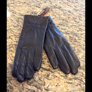 NWT Fones leather gloves.