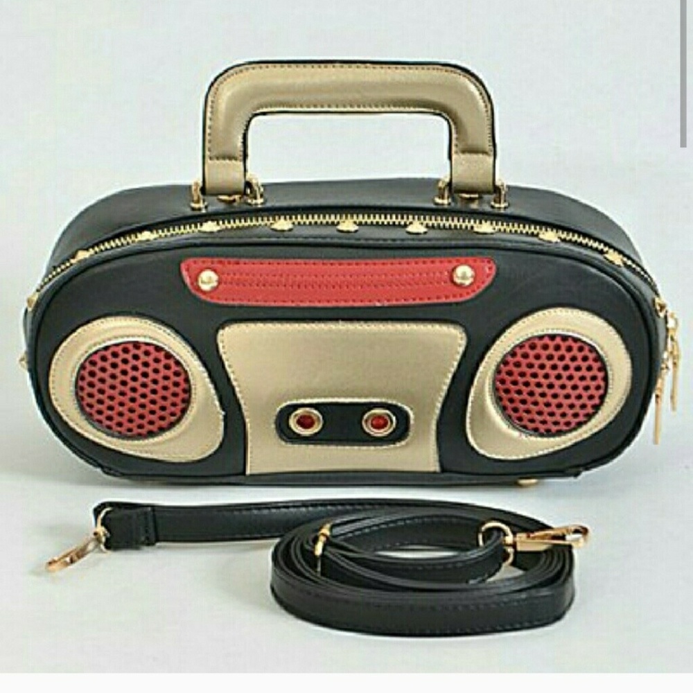 Meet your Posher, Dee