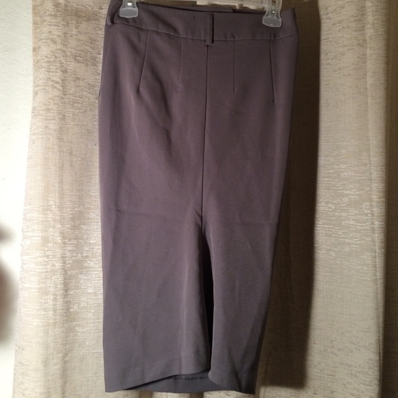 DONATED VENUS GRAY PENCIL SKIRT 2 - Picture 4 of 4