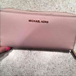 Michael kors wallet pink