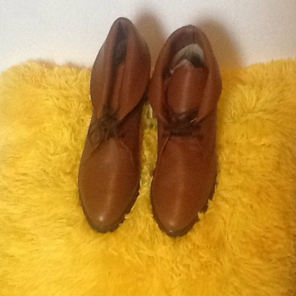 VERY ADORABLE GENUINE LEATHER UPPER BRAND NWOT - Picture 3 of 4