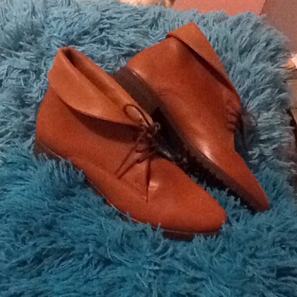 VERY ADORABLE GENUINE LEATHER UPPER BRAND NWOT - Picture 4 of 4