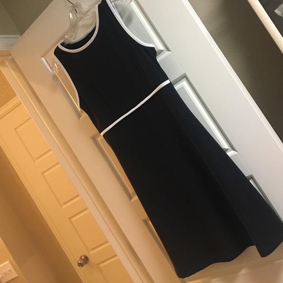 City Triangles black & white dress. Women's M/L