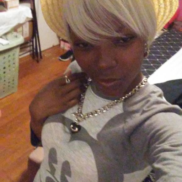 Meet your Posher, Alexis - Picture 1 of 1