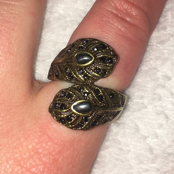 Beautiful Vivi Peacock Feather Ring