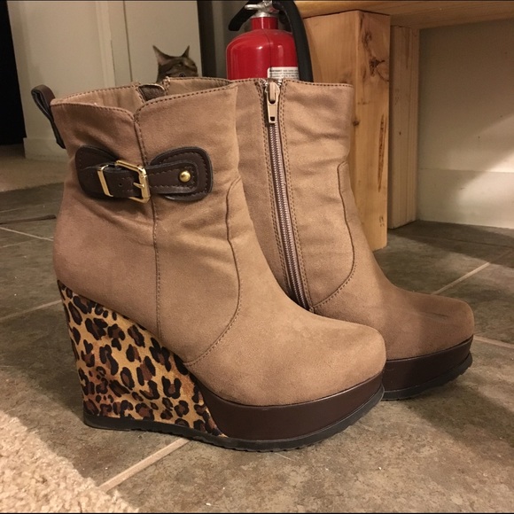 **Sold**Daphne Women's Taupe Wedge Buckle Booties