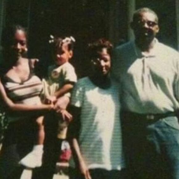 Meet your Posher, Litia - Picture 1 of 1