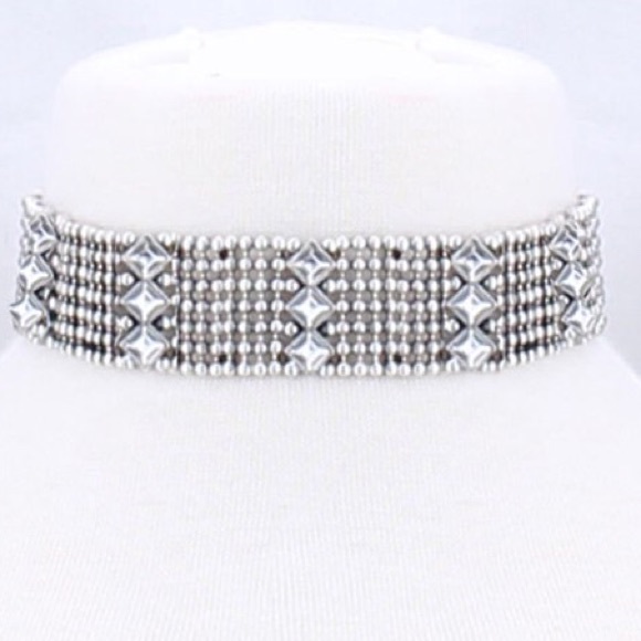 Beautiful metal choker w/dazzling stones! - Picture 2 of 2