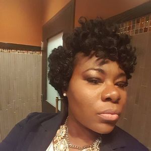Meet your Posher, Shana