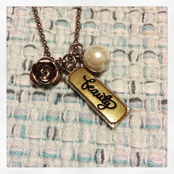 Cluster Necklace | Beauty