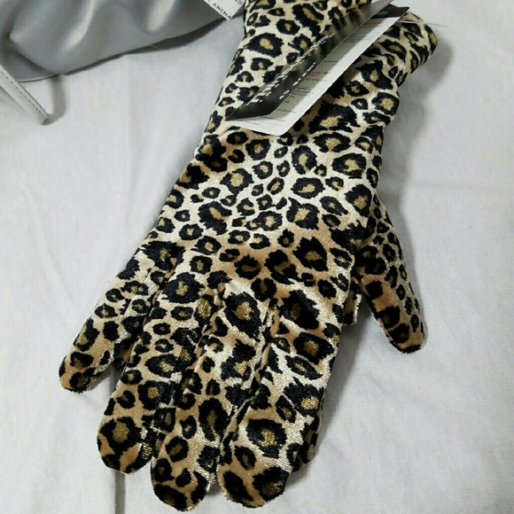 Cejon Accessories - CEJON *nwt* Leopard Velvet OSFA Thinsulate Gloves