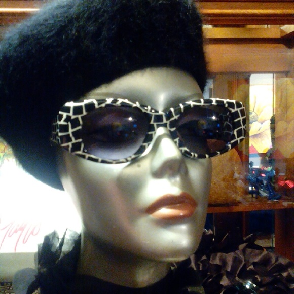 Ellen Tracy Accessories - Vintage Ellen Tracy Sunglasses Geo Pattern