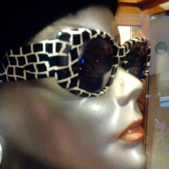 Vintage Ellen Tracy Sunglasses Geo Pattern - Picture 2 of 4
