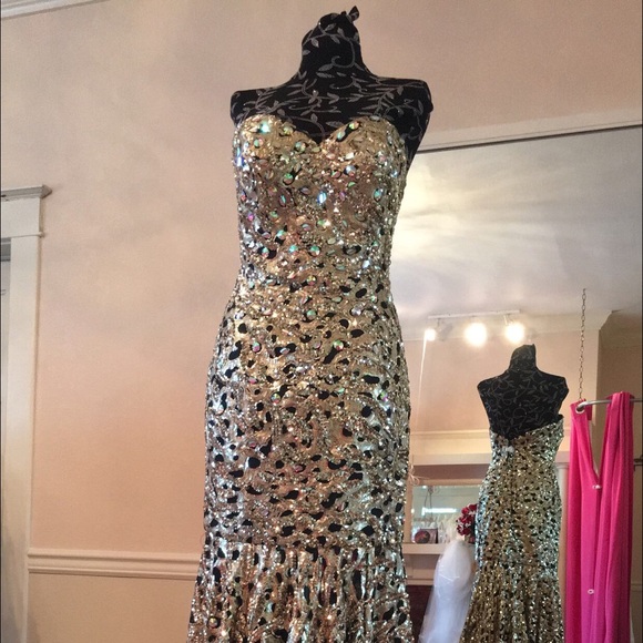 NWT Tony Bowls Gold Formal Dress Size 8 - Picture 1 of 1