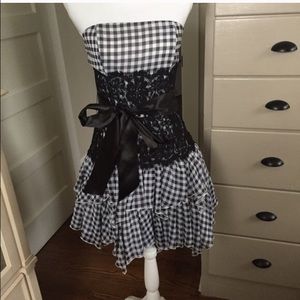 Jessica McClintock black and white sz 8 runs small