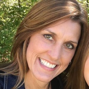 Meet your Posher, Deena