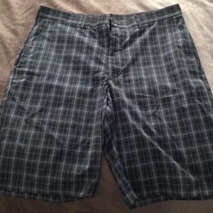 Sz 34 Waist Black w/ White Stripes BenHogan shorts