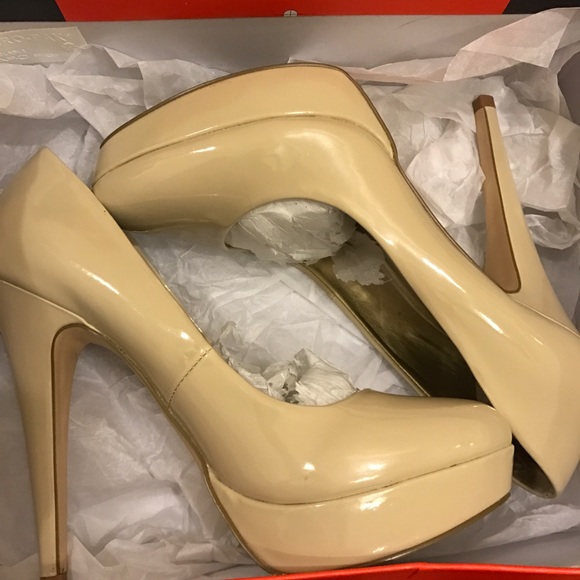 Guess heels - Picture 1 of 3