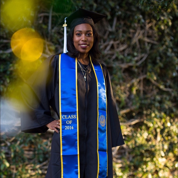 Meet your Posher, Lauryn - Picture 2 of 3