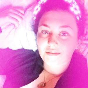 Meet your Posher, Holly