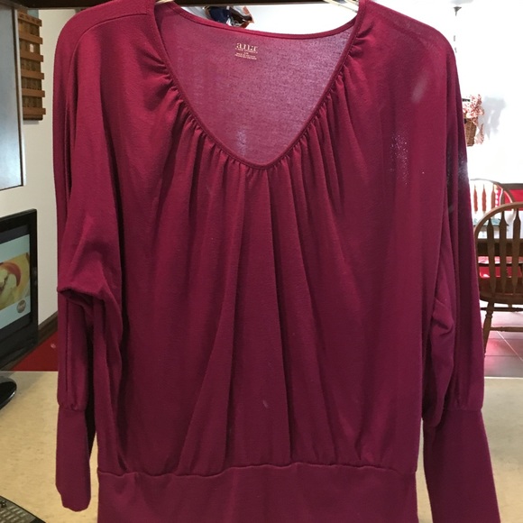 a.n.a Tops - Gorgeous top, dress up or down