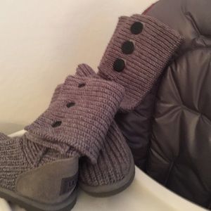 Grey UGGs can be worn 2 different ways!