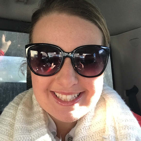 Meet your Posher, Kat - Picture 1 of 1