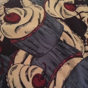 LuLaRoe TC leggings with cupcakes