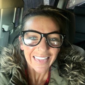 Meet your Posher, Casey