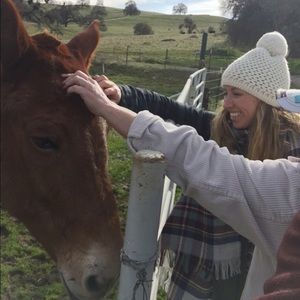 Meet your Posher, Danielle