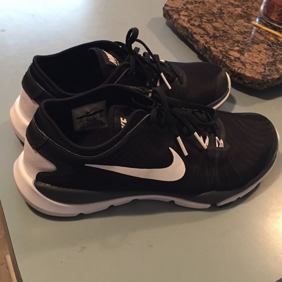 Women's Nike flex tennis shoes