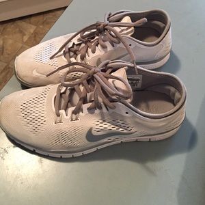Women's Nike free shoes