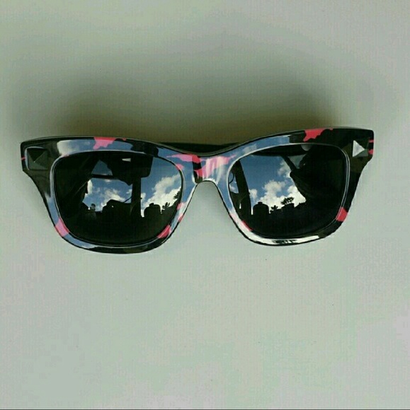 Valentino Rockstud Camo Wayfarer Style Sunglasses - Picture 3 of 5