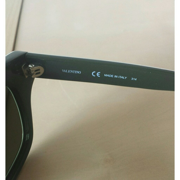 Valentino Rockstud Camo Wayfarer Style Sunglasses - Picture 5 of 5