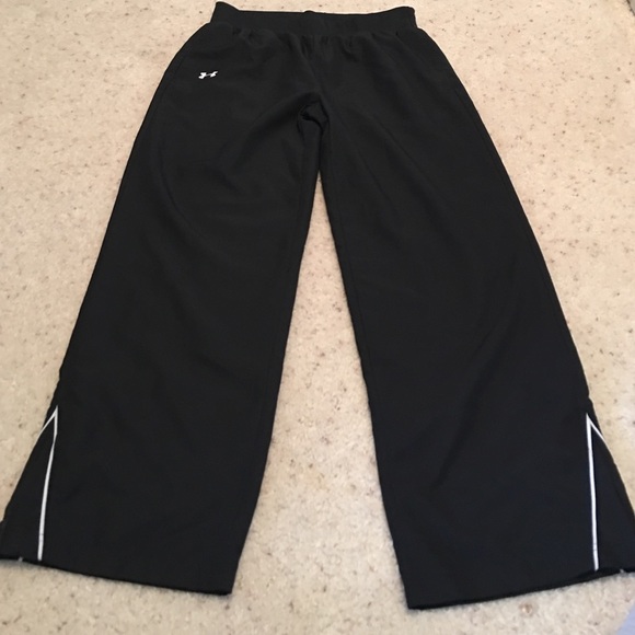 Under Armour Loose fitting All Season Gear Size M