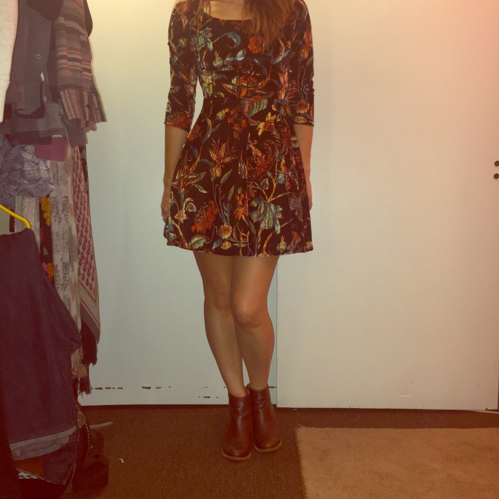❌DONATED❌70's Inspired Velvet Skater Dress