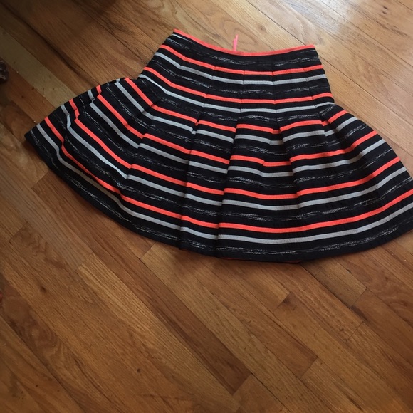 Anthropologie Dresses & Skirts - Anthropologie skirt in black/palest gray & salmon