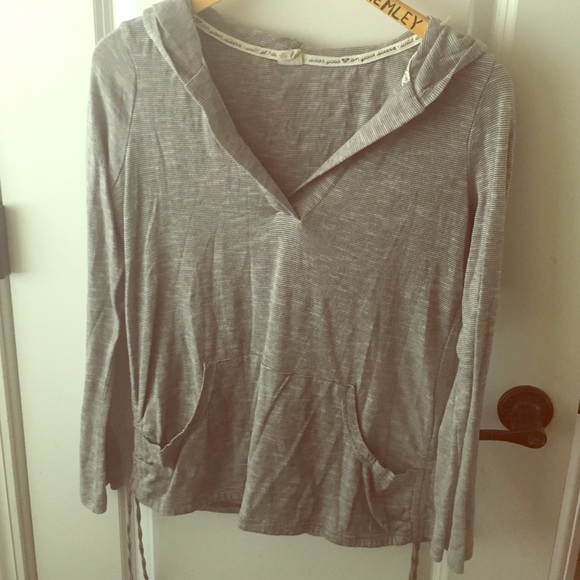 Grey Rock Pull over with hood