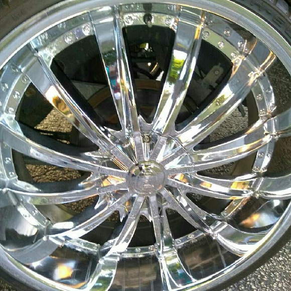 24 inch rims - Picture 1 of 2